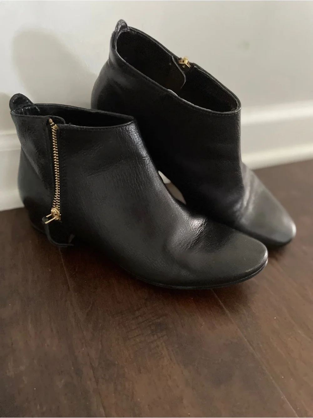 Cole Haan Belmont Leather Ankle Boots Sz 8.5 Black Preppy Minimalist Low Profile